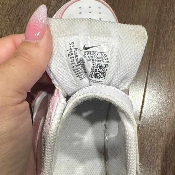 Nike Kids Sneakers in Pink and White - Picture 4 of 4